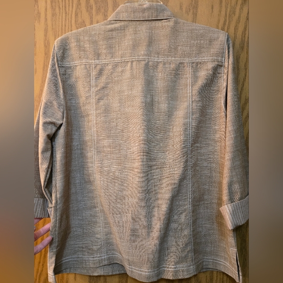 Cute light tan button up shirt/ jacket. 3/4 sleeve. Great for layering. Size 10 - Picture 4 of 5